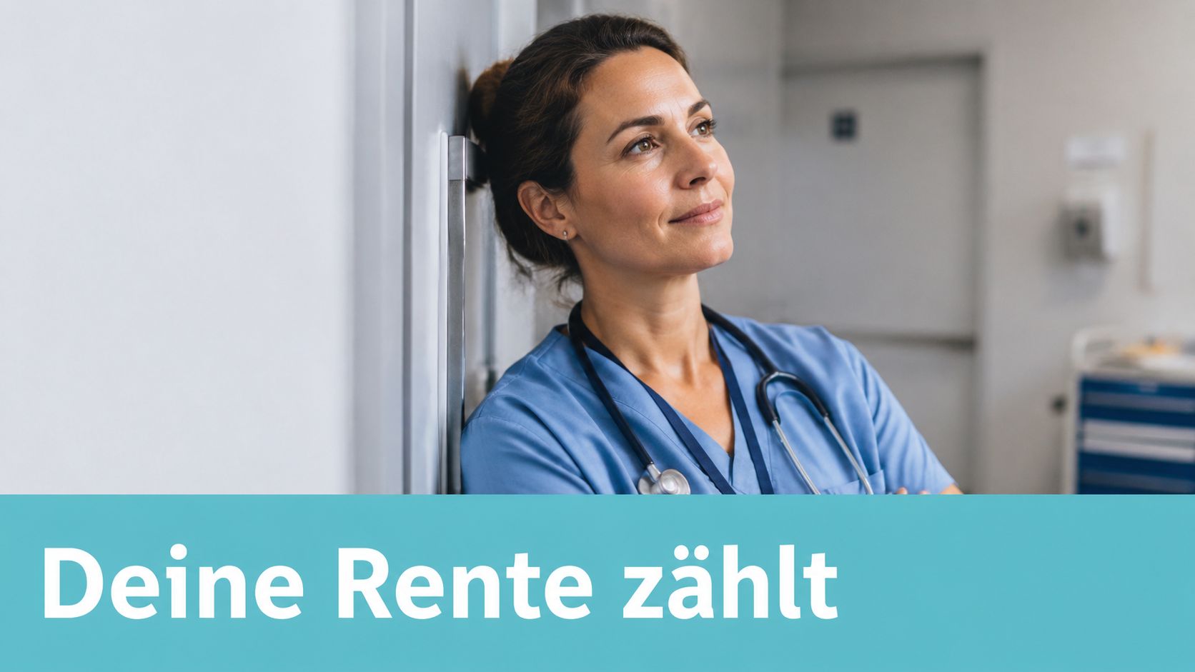 Eine nachdenklich schauende Ärztin in blauer Arbeitskleidung lehnt an einer Wand, unterlegt mit dem Text Deine Rente zählt.